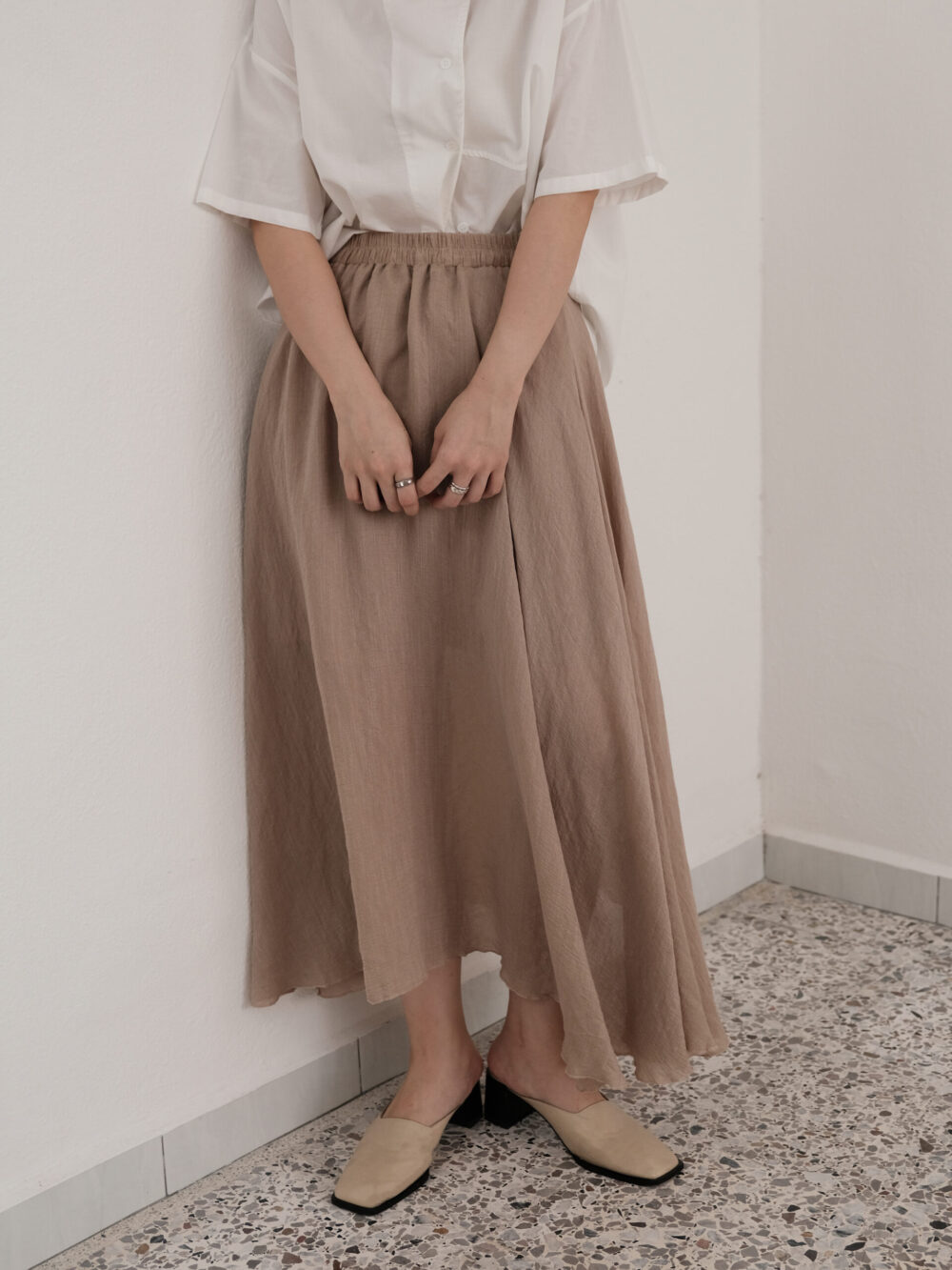 Flowy Asymmetrical Skirt in Oat Brown - 图片 3