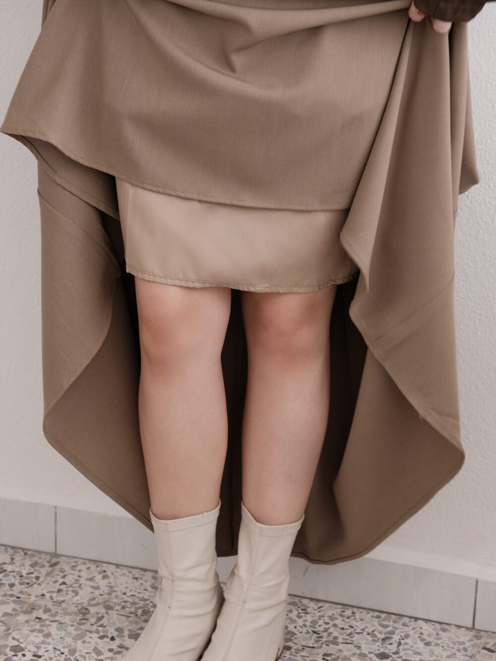 Flowy Asymmetrical Skirt in Oat Brown - 图片 6