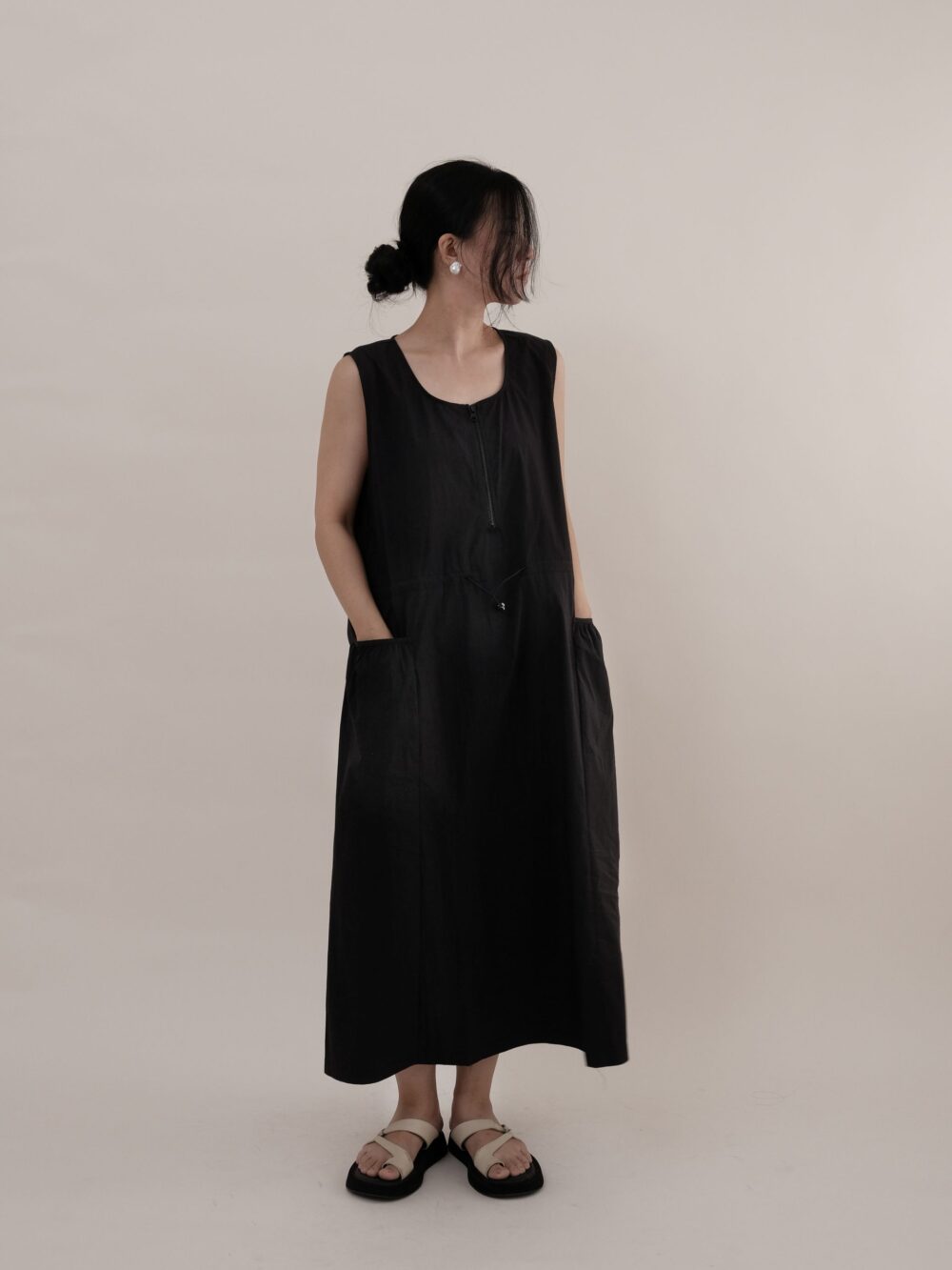 Dry-Easy Zipper Dress in Black