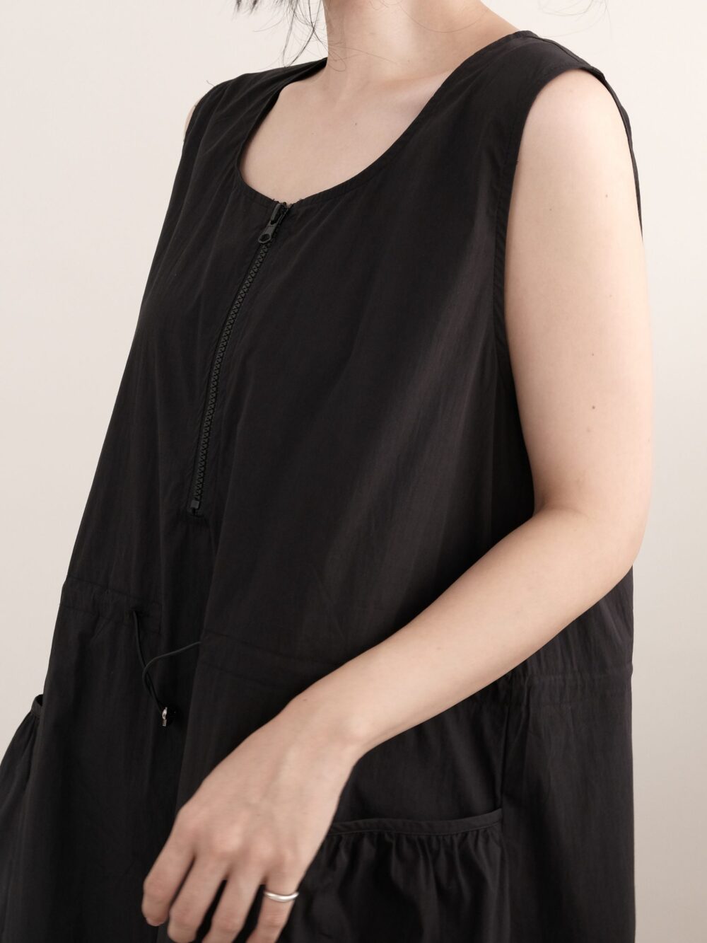 Dry-Easy Zipper Dress in Black - Image 4