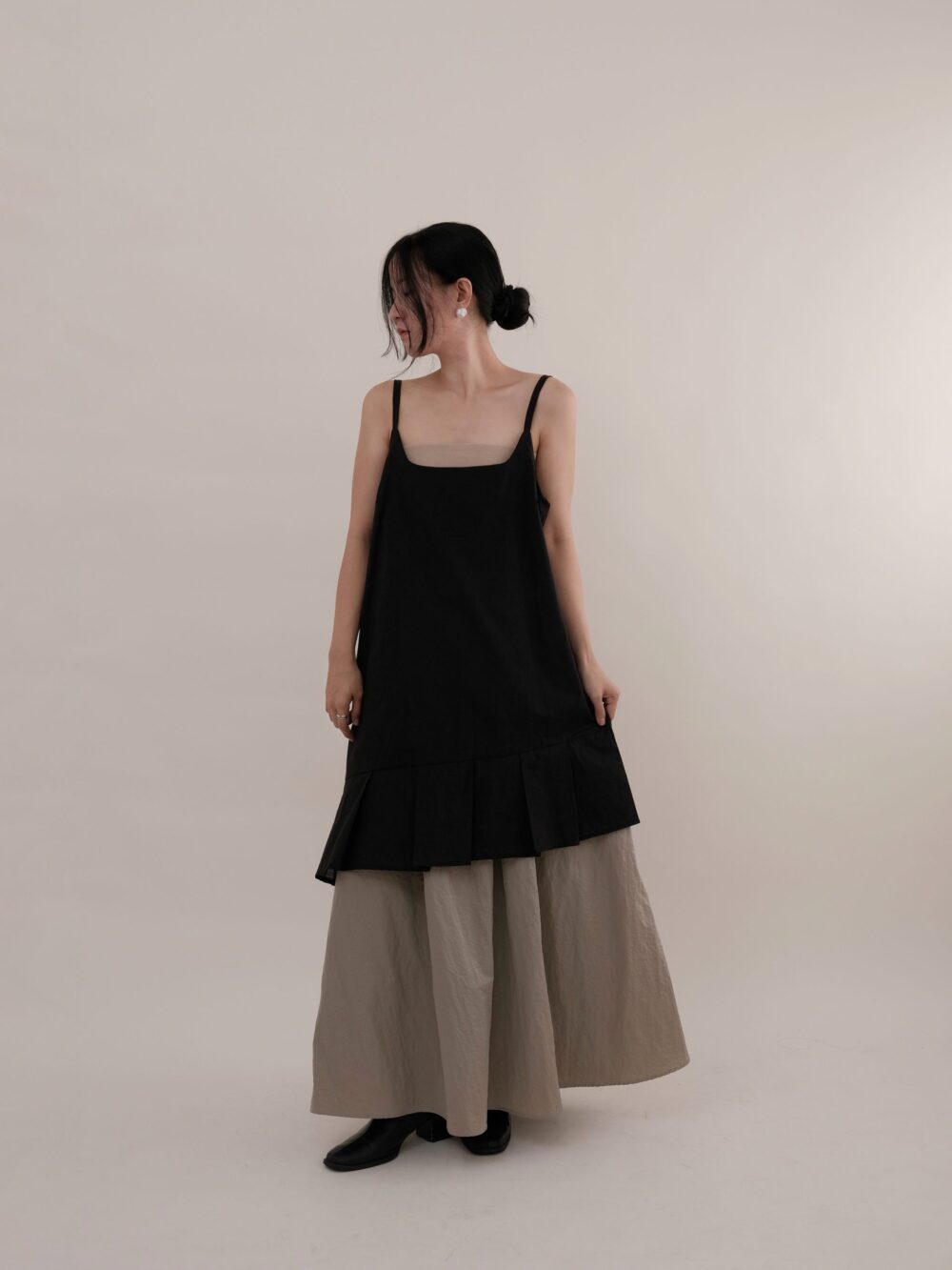 Loose Edge Layer Dress in Black