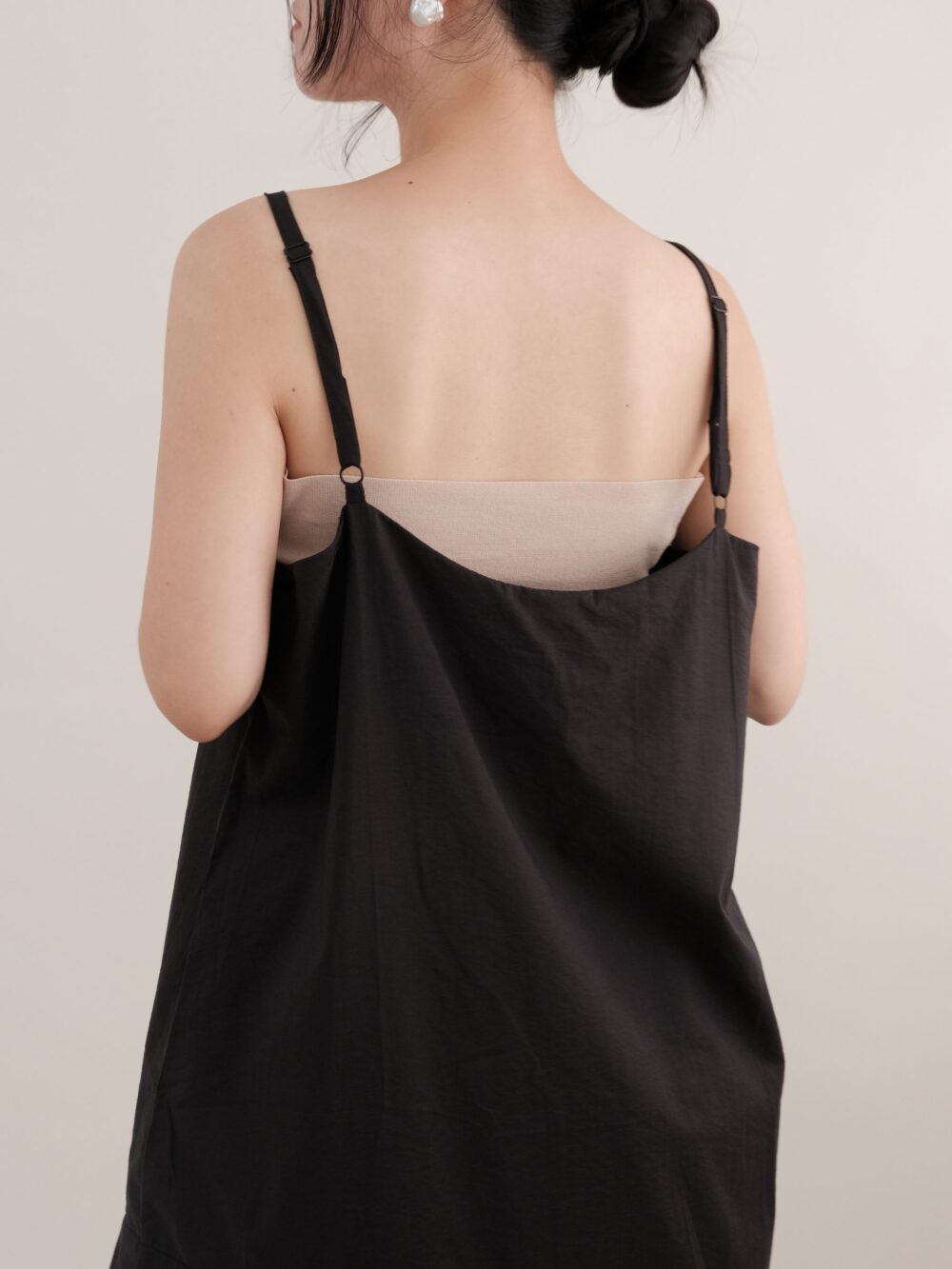Loose Edge Layer Dress in Black - 图片 3