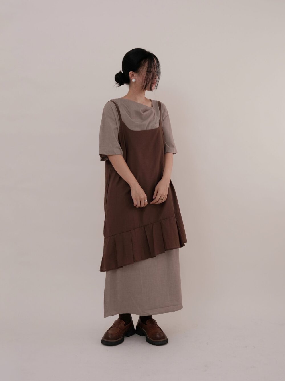 Loose Edge Layer Dress in Granite Brown - 图片 3