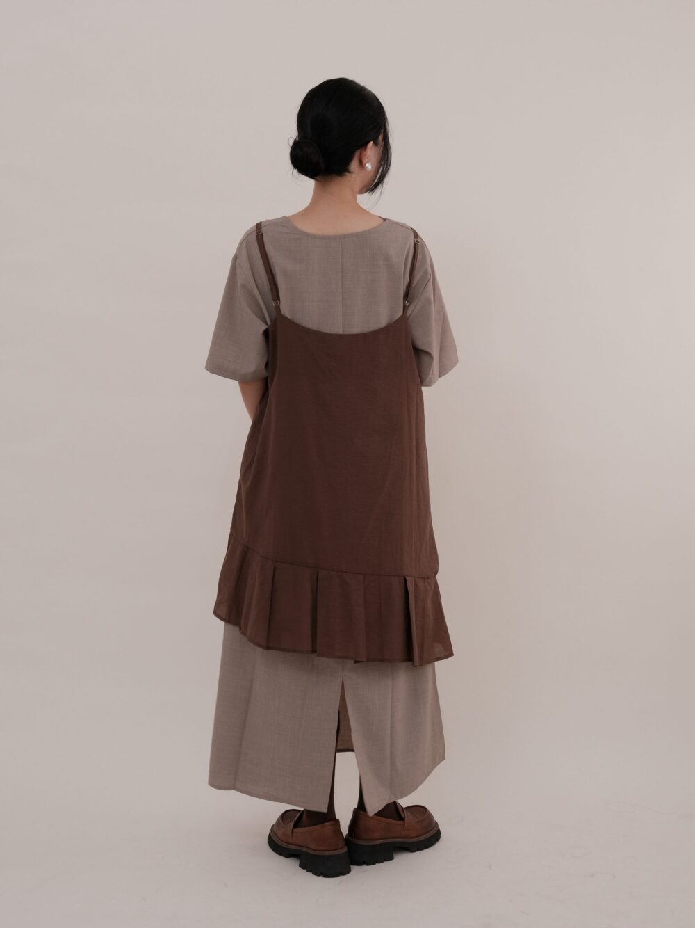 Loose Edge Layer Dress in Granite Brown - 图片 4