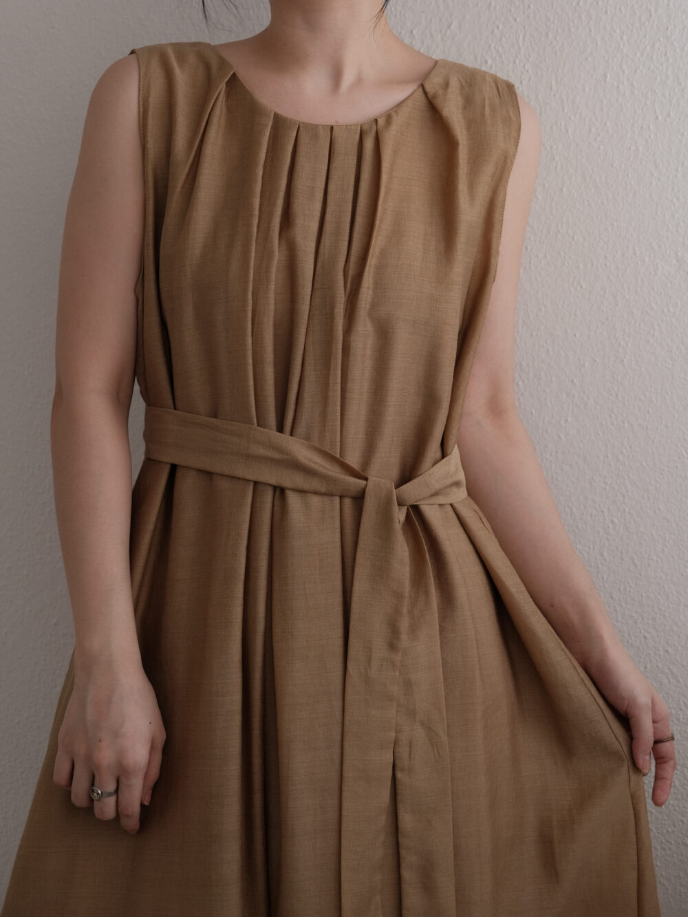Tencel Pleated Sleeveless Dress - 图片 5