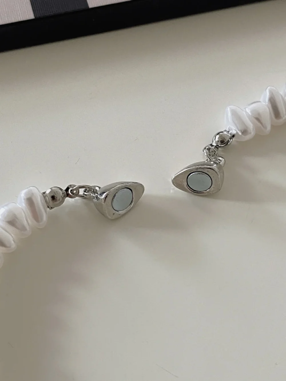 Baroque Magnetic Necklace - Image 4