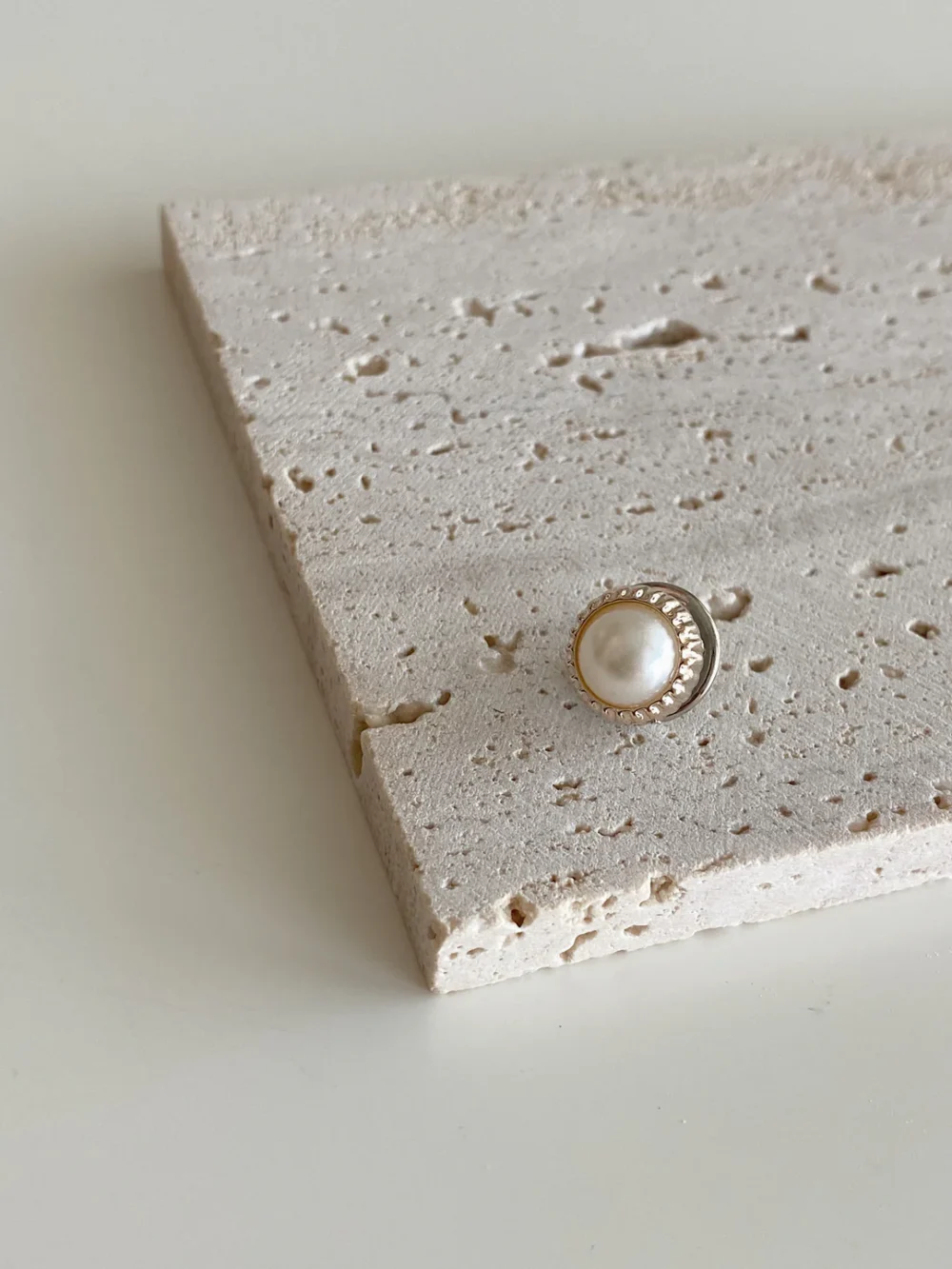 Isha Pearl Brooch - Image 7