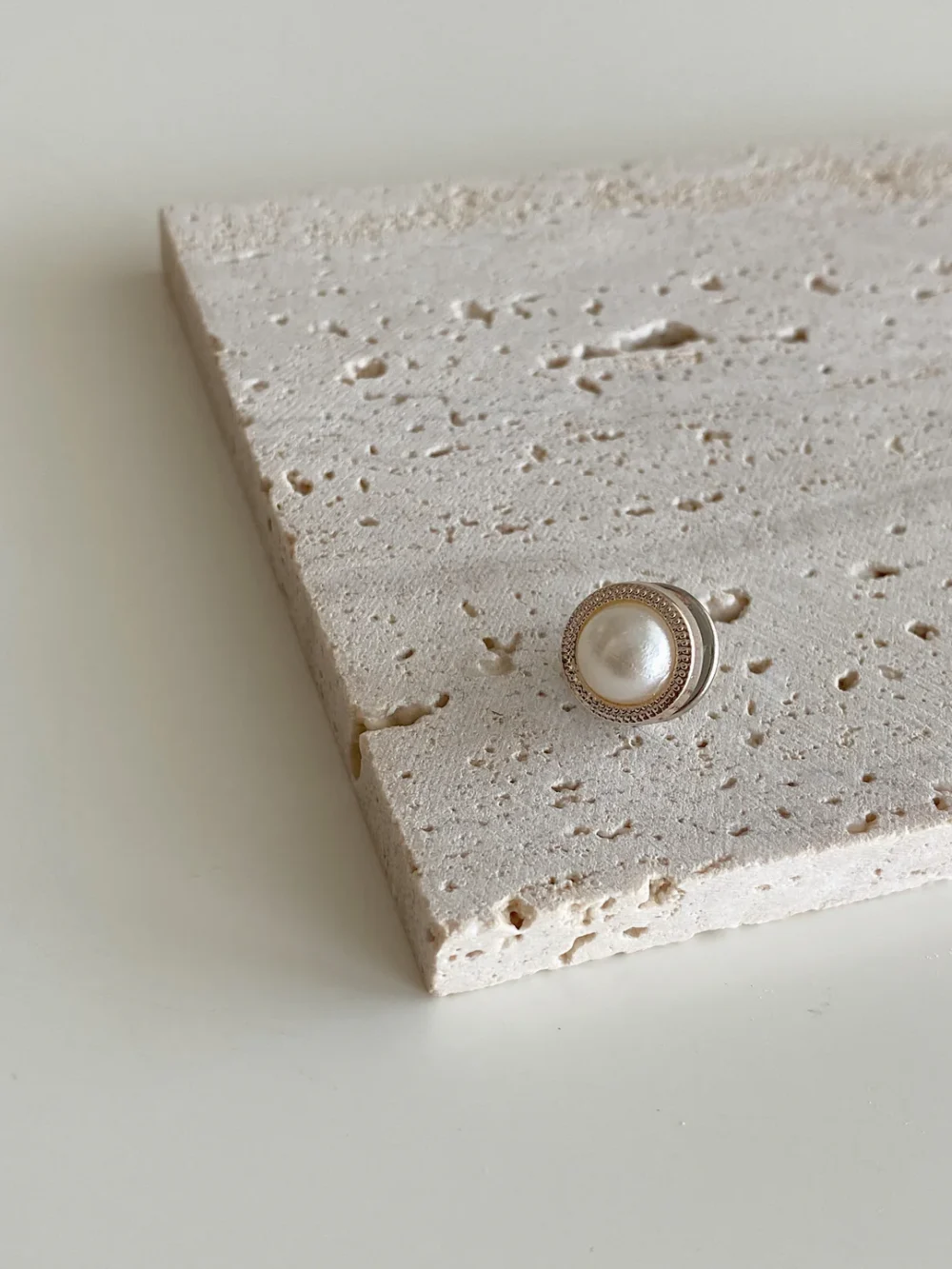 Isha Pearl Brooch - Image 6